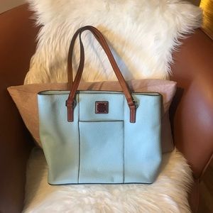 *SOLD* crossposted-  Dooney and Bourke.